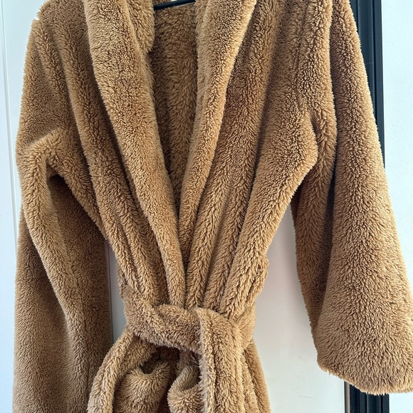 UGG Tan Robe - Picture 2 of 7